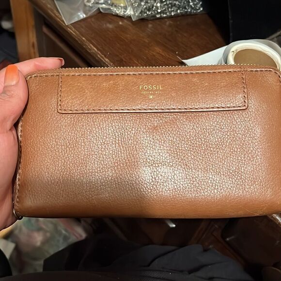 FOSSIL LEATHER WALLET ZIP AROUND - Picture 5 of 5